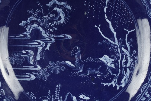 Céramiques, Porcelaines  - Grande jatte à fond bleu Persan en faïence de Nevers XVIIe siècle
