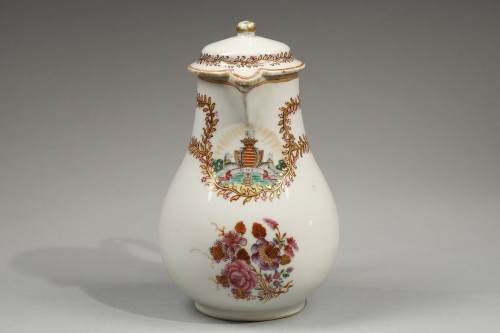 Verseuse aux Armes du Barry, Chine de commande circa 1772 - Céramiques, Porcelaines Style Louis XV