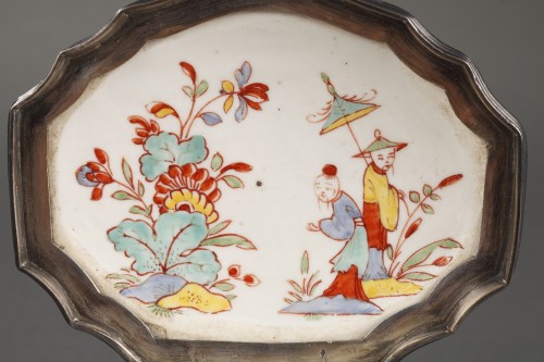Tabatière en pâte tendre de Chantilly, décor Kakiemon circa 1740 - Louis XV