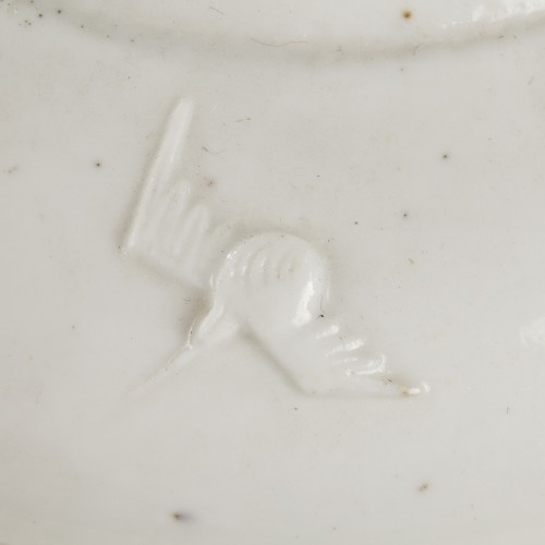 XVIIIe siècle - Écuelle couverte en porcelaine de Saint-Cloud, Vers 1740-1750