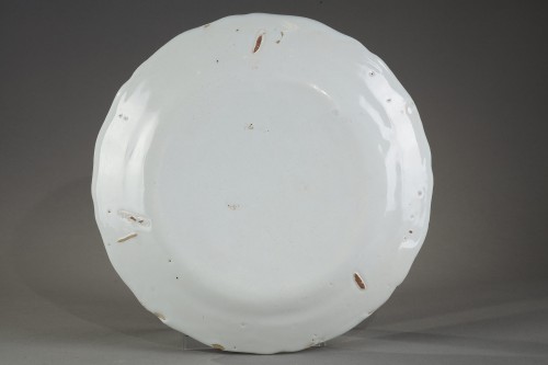 Assiette à l'échantillon Manufacture Levavasseur à Rouen daté 1777 - Galerie Théorème