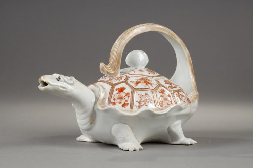 Verseuse à saké zoomorphe en porcelaine du Japon début du XVIIIe siècle - Arts d