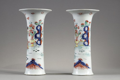 Pair of Delft cornet vases decorated with small fire 18th century - Porcelain & Faience Style 