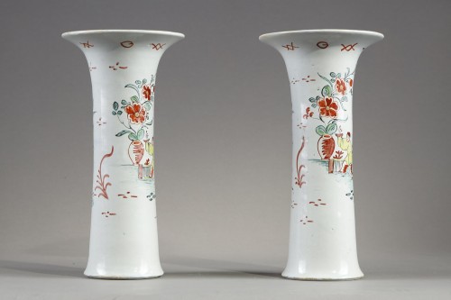 Porcelain & Faience  - Pair of Delft cornet vases decorated with small fire 18th century