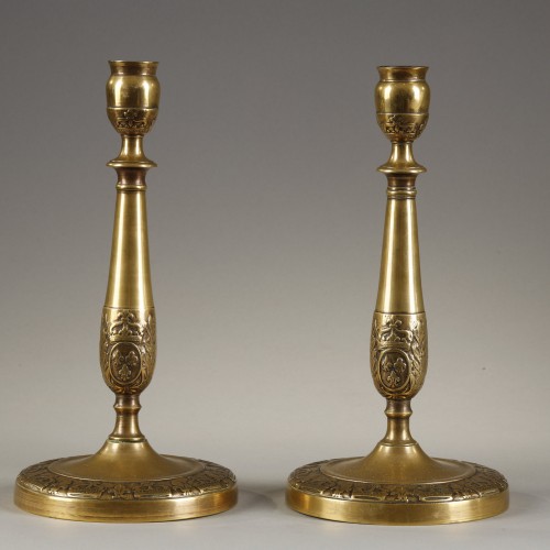Luminaires Bougeoirs et Chandeliers - Paire de flambeaux pour la Maison du Roi époque Restauration