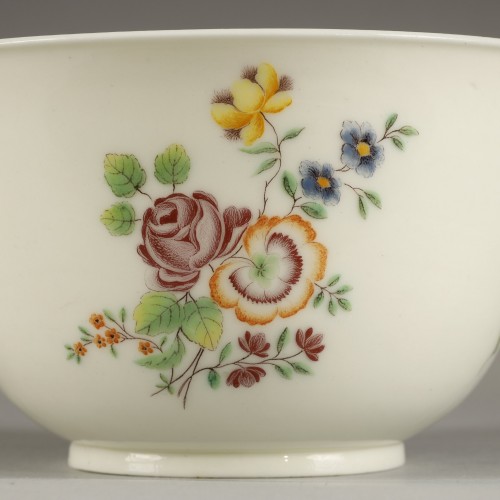 Large bowl, Chantilly, 18th century  - Porcelain & Faience Style 