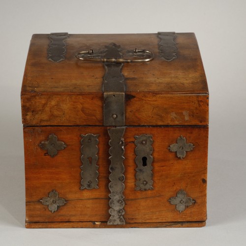 Coffret d'apothicaire en noyer, France XVIIIe siècle - Objets de Curiosité Style 
