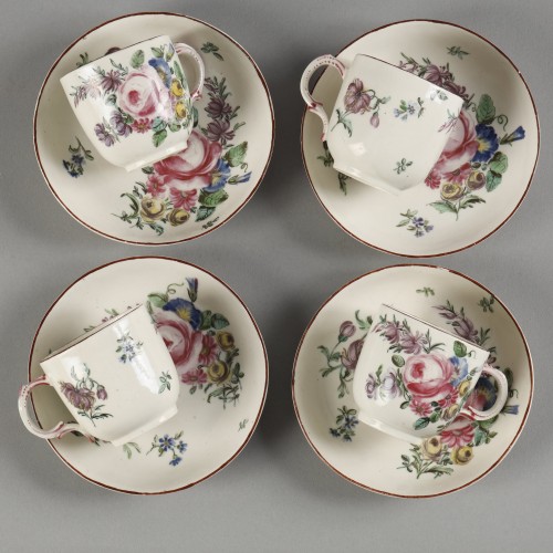 Ensemble de tasses et sous-tasses en pâte tendre, Tournai XVIIIe - Louis XV