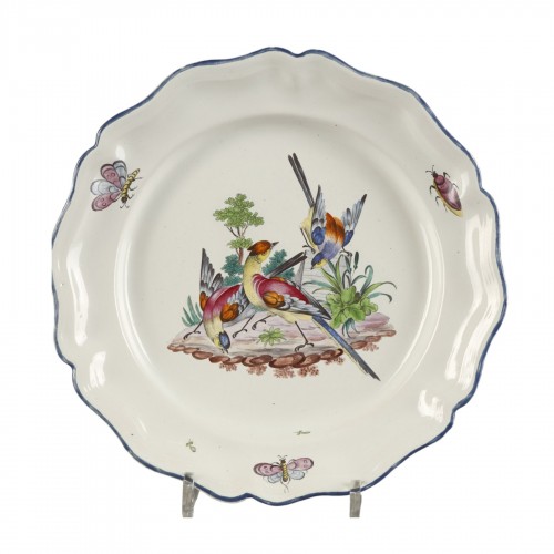 Sceaux earthenware dish with waders 18th century