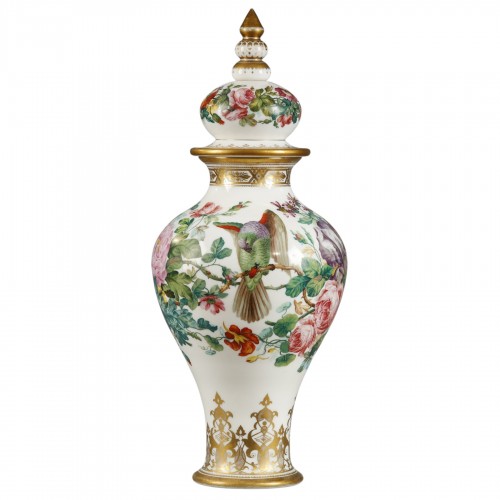 Large opaline vase with parrots Baccarat 19th century 