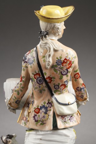 XVIIIe siècle - Figurine de chasseur en porcelaine de Meissen XVIIIe siècle