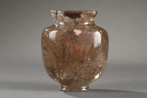 carved rock crystal baluster vase China 18th / 19th century - Asian Works of Art Style 