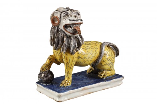 Rouen earthenware Phô dog with lion body 18th century