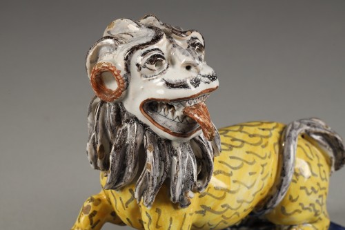18th century - Rouen earthenware Phô dog with lion body 18th century
