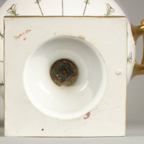 Antiquités - SÈVRES Pair of Sèvres porcelain Ice-pails from the Oberkampf service, circa 1803