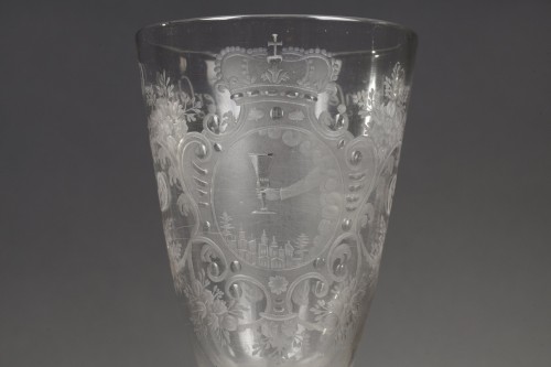 Grand verre gravé à devise, Saxe première moitié XVIIIe siècle - Verrerie, Cristallerie Style 
