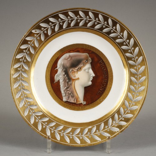 Assiette offerte par Napoléon 1er Sèvres service dit « camée » circa 1808 - Galerie Théorème