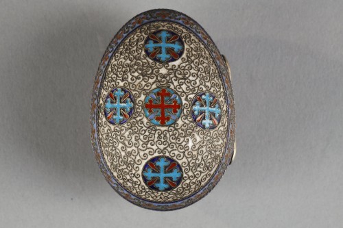 Objects of Vertu  - Khlebnikov, open-pit and cloisonné egg on gilded silver, late 19th century