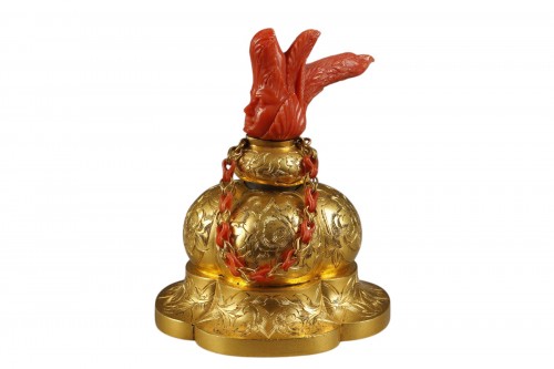Gilt bronze and carved coral inkwell attributed to L'Escalier de Cristal