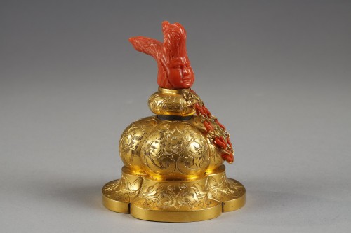 Gilt bronze and carved coral inkwell attributed to L&#039;Escalier de Cristal - Objects of Vertu Style 