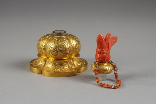 Gilt bronze and carved coral inkwell attributed to L&#039;Escalier de Cristal - 