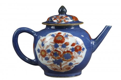 Imari teapot, China  KANGXI period 1662-1722