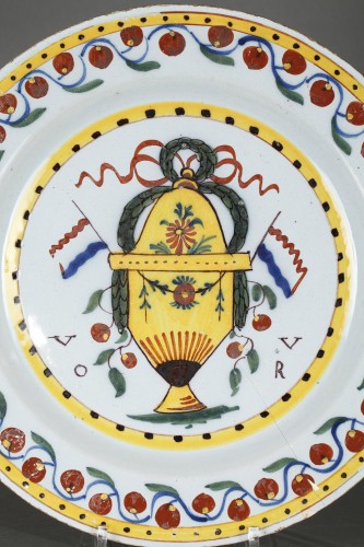 Porcelain & Faience  - Dish with Orangemen decor, Delft late 18th century