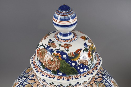 XVIIIe siècle - Grande paire de vases en faïence de Delft décor Cachemire premier tiers du 18e siècle