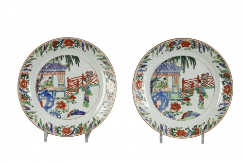 Pair of Chinese porcelain plates, 18th century