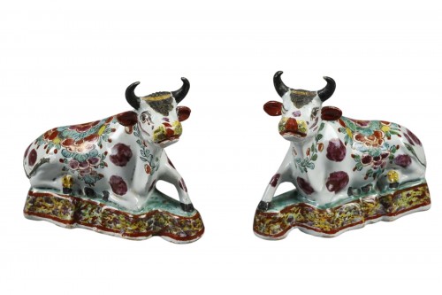 Paire de vaches en faïence de Delft décorées en peu feu 18e siècle