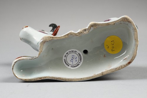 Céramiques, Porcelaines  - Paire de vaches en faïence de Delft décorées en peu feu 18e siècle