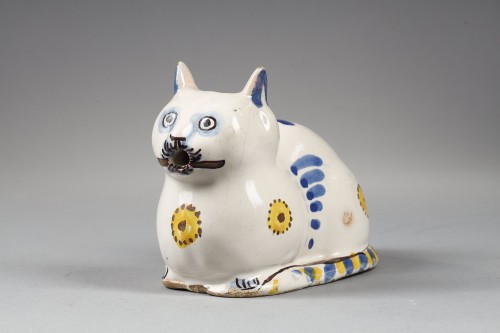 Céramiques, Porcelaines  - Verseuse zoomorphe en faïence de Nevers début du 17e siècle
