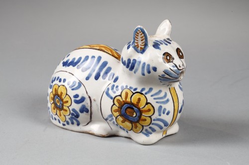 Zoomorphic faience pouring vessel from Nevers, early 17th century. - Porcelain & Faience Style 
