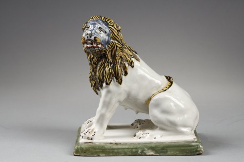 Rouen faience lioness - Porcelain & Faience Style 