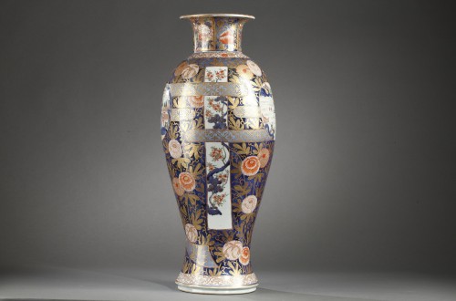Grand vase en porcelaine du Japon Seconde moitié du XVIIe siècle - Céramiques, Porcelaines Style 