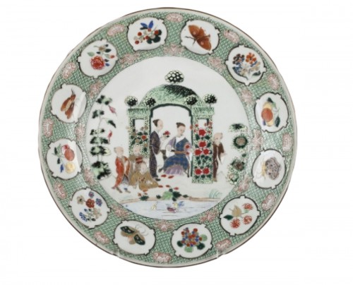 Chinese exportware dish with a "décor à la tonnelle" pattern circa 18th c.