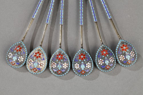 Argenterie et Orfèvrerie  - Suite de six cuillères en argent doré et cloisonnées Russie Circa 1889