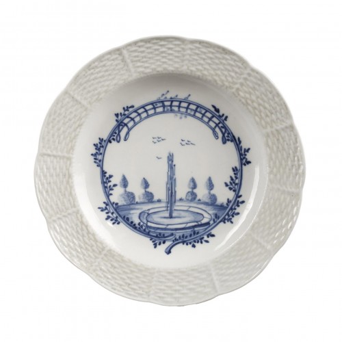 Chantilly - Soft paste porcelain décorated in blue. Circa 1750 - 1760