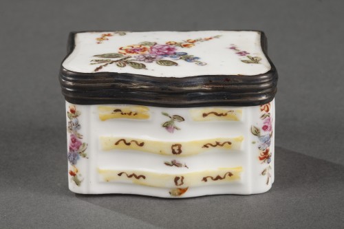 Porcelain & Faience  - Mennecy Porcelain Chest of drawers shaped snuffbox circa 1740 - 1750