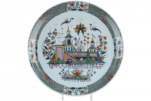 Grand plat "à la Pagode" en faïence de Rouen 18e siècle