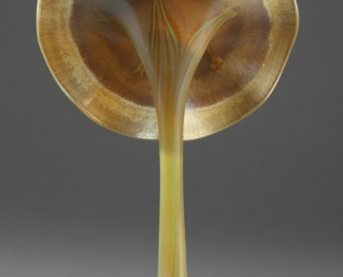 Verrerie, Cristallerie  - Vase en verre irisé en forme de Champignon Tiffany New York Circa 1900