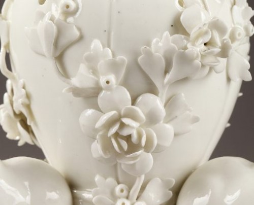 Pot-pourri en pâte tendre de Saint-Cloud, milieu du 18e siècle - Céramiques, Porcelaines Style 
