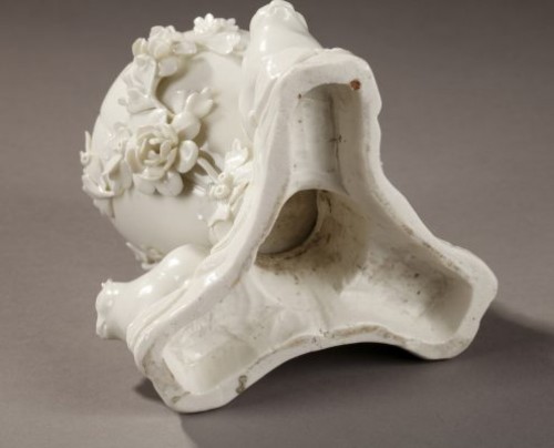 Porcelain & Faience  - Potpourri in soft paste from Saint-Cloud, mid 18th century