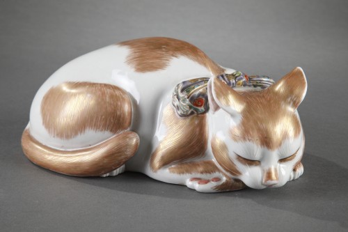Porcelain cat, Japan Meiji Period 1868 - 1912 - Asian Works of Art Style 