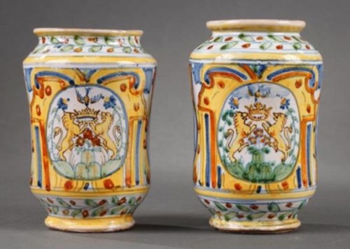Paire de piluliers d'apothicairerie, Venise fin du 16e siècle - Céramiques, Porcelaines Style 