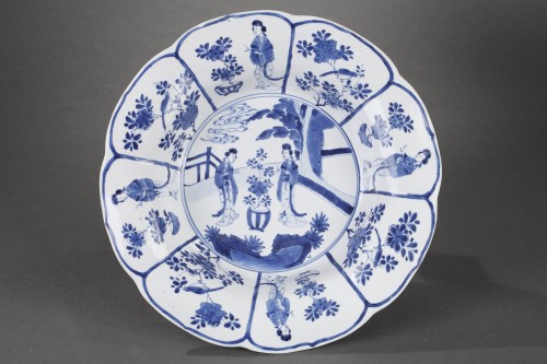 Large blue and white dish Kangxi 1662 - 1722 - Asian Works of Art Style 