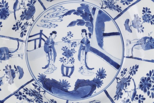 Large blue and white dish Kangxi 1662 - 1722 - 