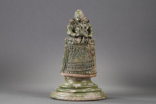 Epi de faitage représentant Marie de Médicis et le dauphin, Saintoge 17e s. - Céramiques, Porcelaines Style 