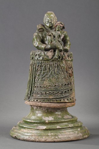 Porcelain & Faience  - Roof finial depicting Marie de Médicis and her son, Saintoge17th century