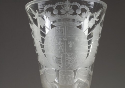Glass with the coats of arms of the Duc of Brunwick-Luneburg 18th century - Glass & Crystal Style 